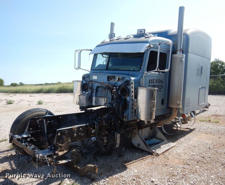 image for item KI9260 2005 Peterbilt 379  semi truck