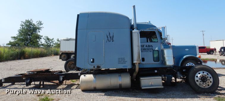 image for item KI9260 2005 Peterbilt 379  semi truck