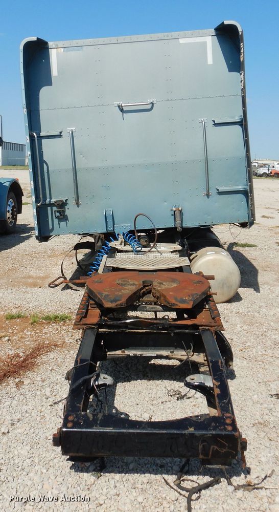 image for item KI9260 2005 Peterbilt 379  semi truck