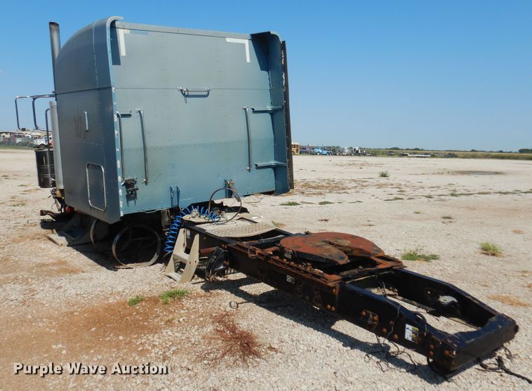 image for item KI9260 2005 Peterbilt 379  semi truck
