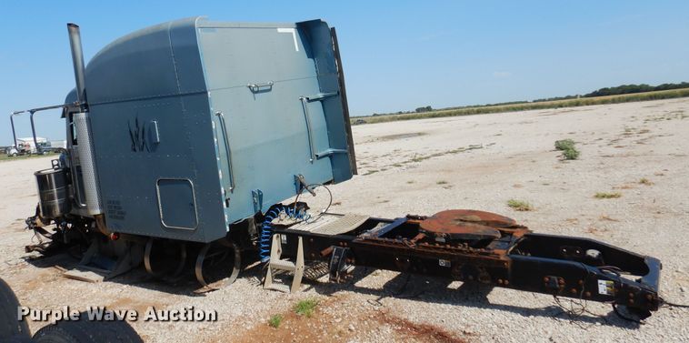 image for item KI9260 2005 Peterbilt 379  semi truck