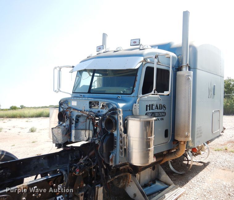 image for item KI9260 2005 Peterbilt 379  semi truck