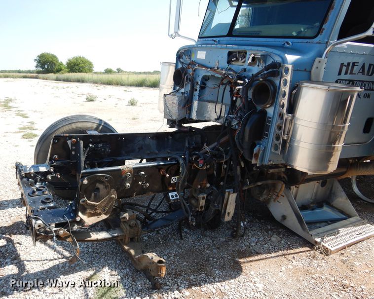 image for item KI9260 2005 Peterbilt 379  semi truck