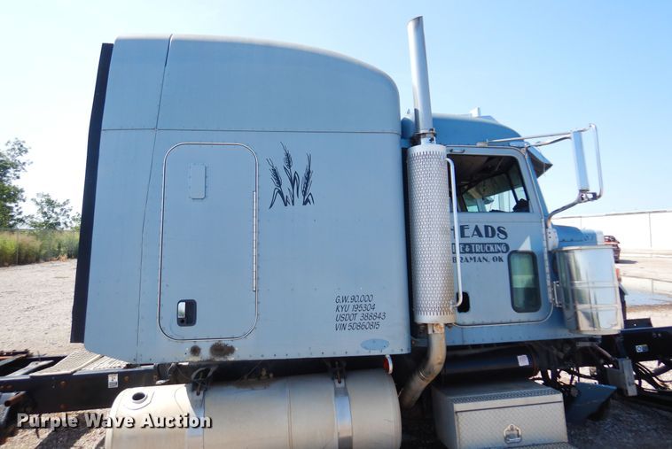 image for item KI9260 2005 Peterbilt 379  semi truck