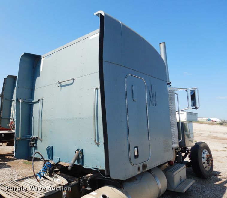 image for item KI9260 2005 Peterbilt 379  semi truck
