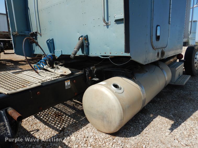 image for item KI9260 2005 Peterbilt 379  semi truck