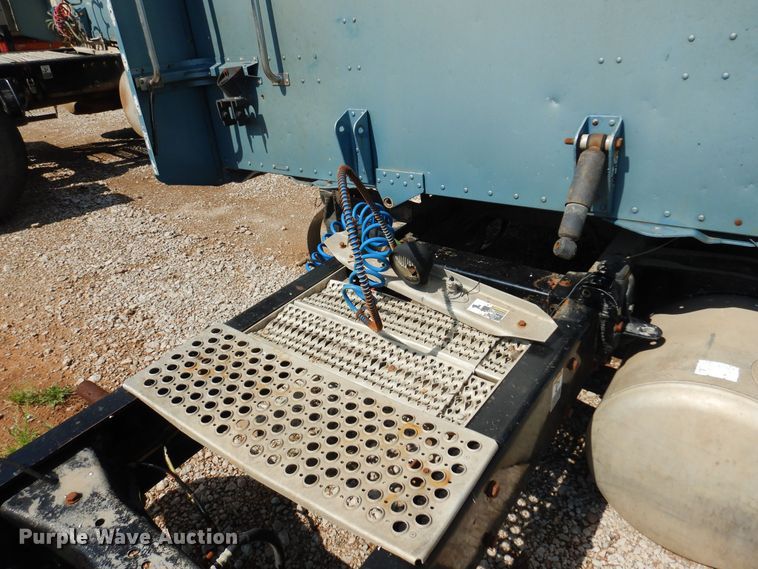 image for item KI9260 2005 Peterbilt 379  semi truck