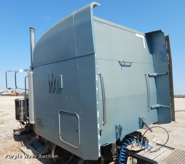 image for item KI9260 2005 Peterbilt 379  semi truck