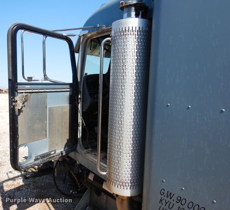 image for item KI9260 2005 Peterbilt 379  semi truck