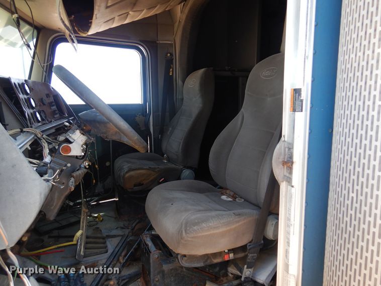 image for item KI9260 2005 Peterbilt 379  semi truck