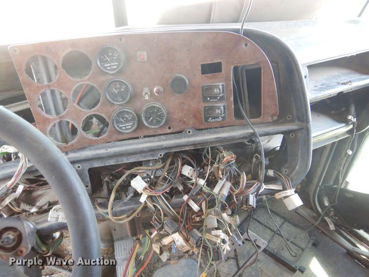 image for item KI9260 2005 Peterbilt 379  semi truck