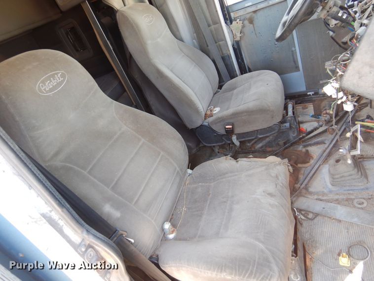 image for item KI9260 2005 Peterbilt 379  semi truck