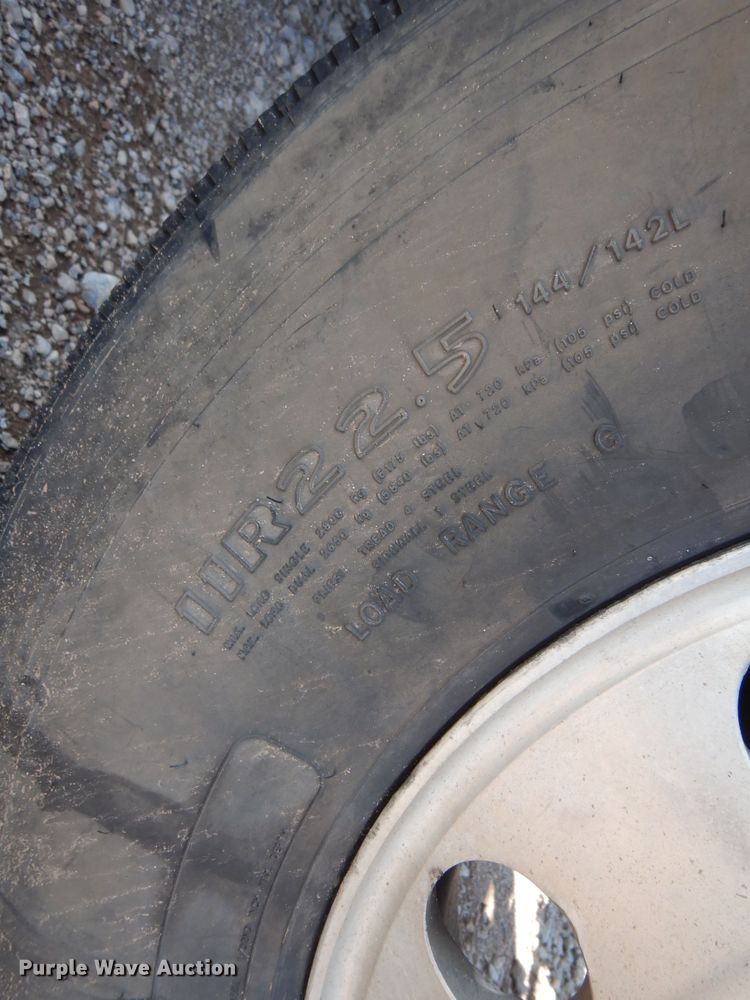 image for item KI9260 2005 Peterbilt 379  semi truck