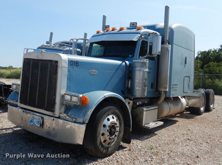 image for item KI9261 2005 Peterbilt 379  semi truck