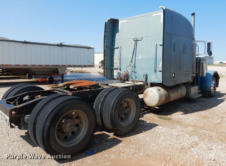 image for item KI9261 2005 Peterbilt 379  semi truck