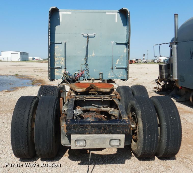 image for item KI9261 2005 Peterbilt 379  semi truck