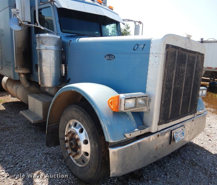 image for item KI9261 2005 Peterbilt 379  semi truck