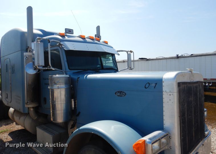 image for item KI9261 2005 Peterbilt 379  semi truck