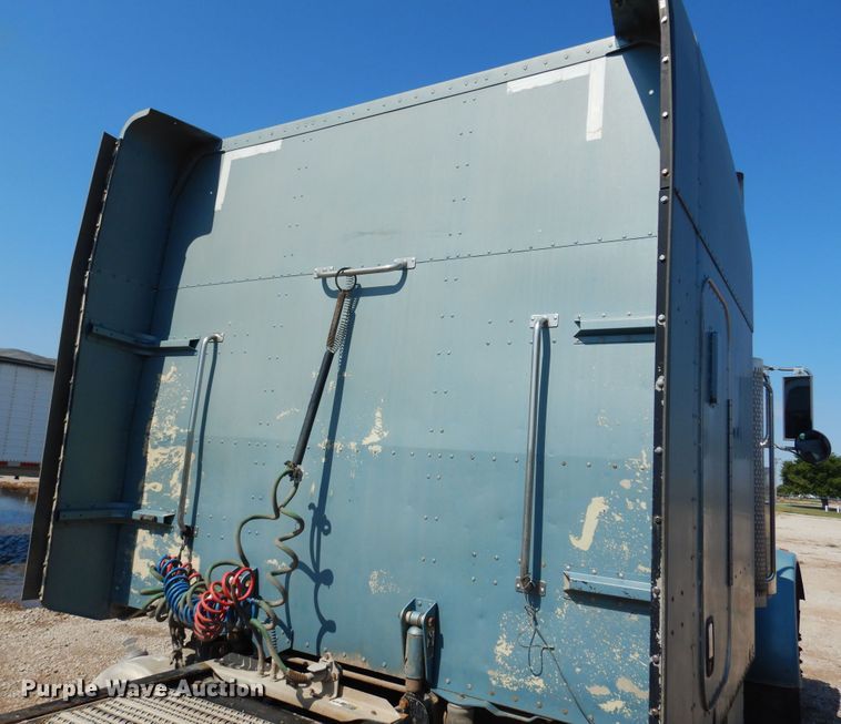 image for item KI9261 2005 Peterbilt 379  semi truck