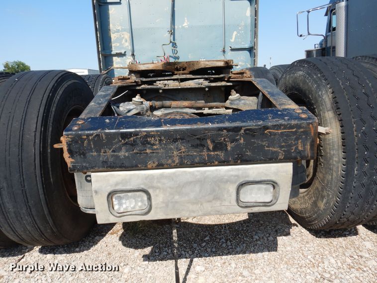 image for item KI9261 2005 Peterbilt 379  semi truck