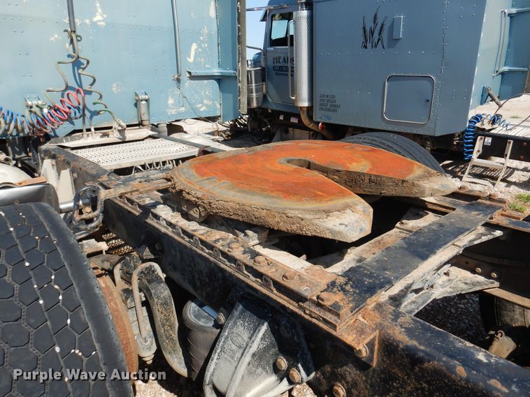 image for item KI9261 2005 Peterbilt 379  semi truck