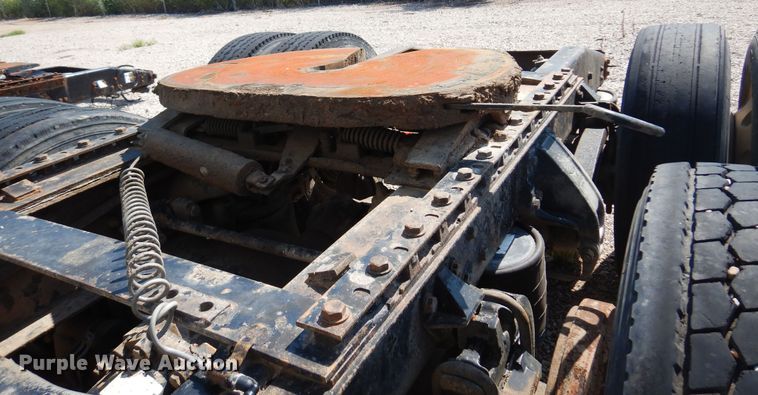 image for item KI9261 2005 Peterbilt 379  semi truck