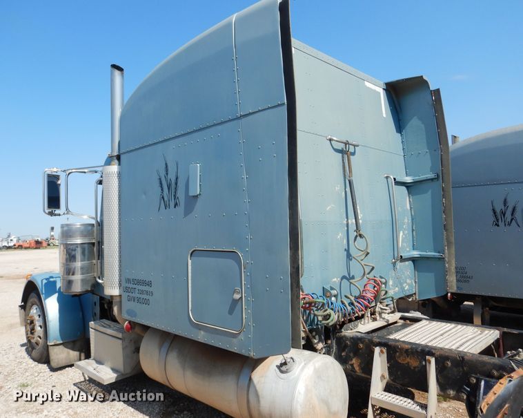 image for item KI9261 2005 Peterbilt 379  semi truck
