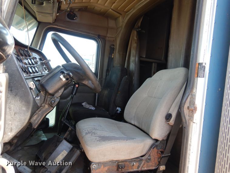 image for item KI9261 2005 Peterbilt 379  semi truck