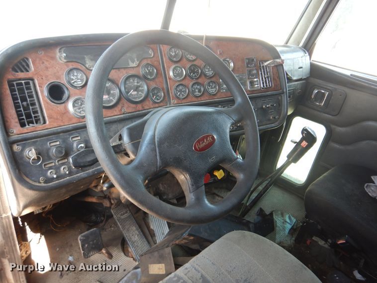 image for item KI9261 2005 Peterbilt 379  semi truck