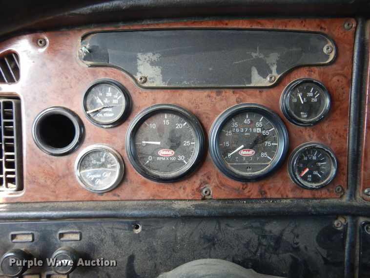 image for item KI9261 2005 Peterbilt 379  semi truck