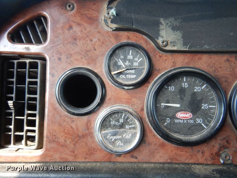 image for item KI9261 2005 Peterbilt 379  semi truck