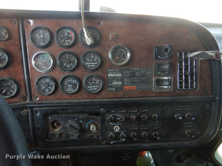 image for item KI9261 2005 Peterbilt 379  semi truck