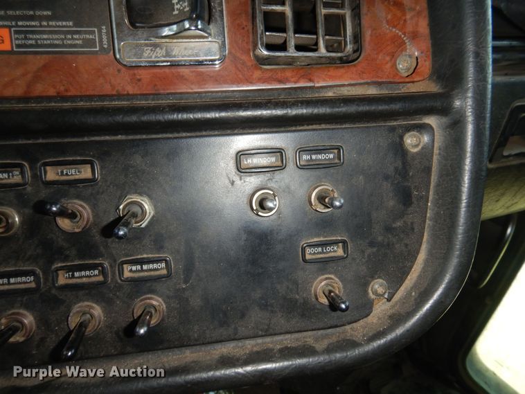 image for item KI9261 2005 Peterbilt 379  semi truck