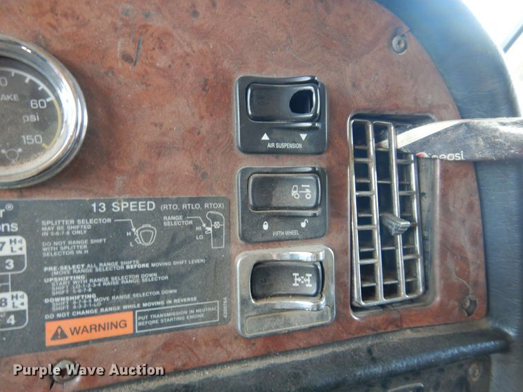 image for item KI9261 2005 Peterbilt 379  semi truck