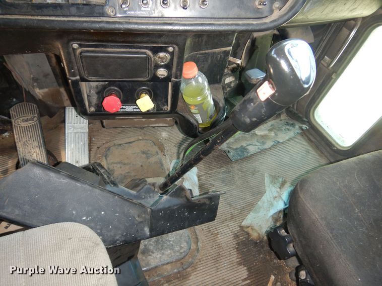 image for item KI9261 2005 Peterbilt 379  semi truck