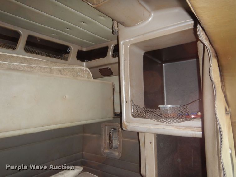 image for item KI9261 2005 Peterbilt 379  semi truck