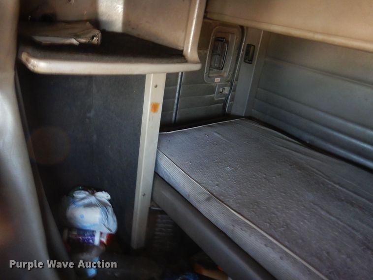 image for item KI9261 2005 Peterbilt 379  semi truck