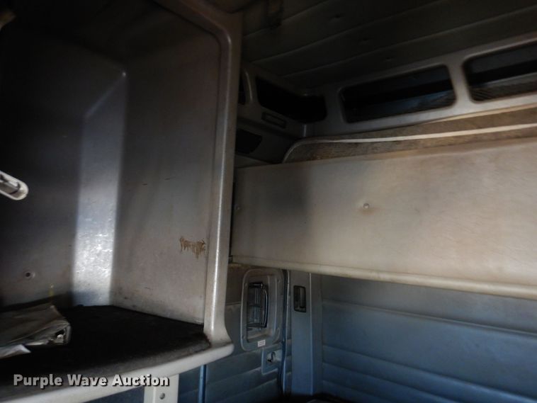 image for item KI9261 2005 Peterbilt 379  semi truck