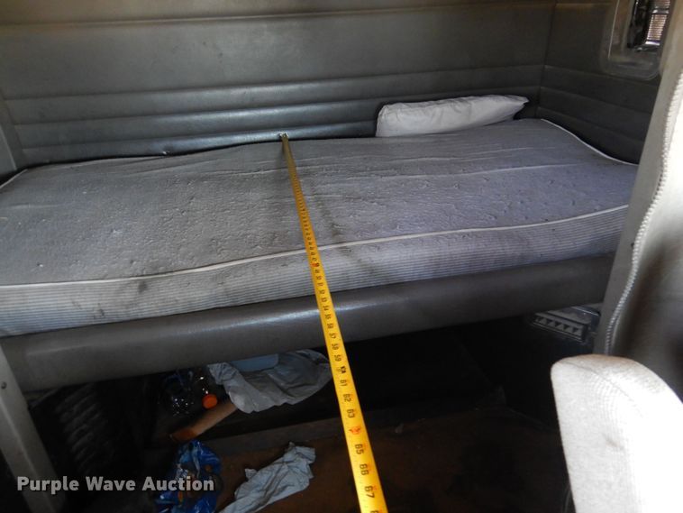 image for item KI9261 2005 Peterbilt 379  semi truck