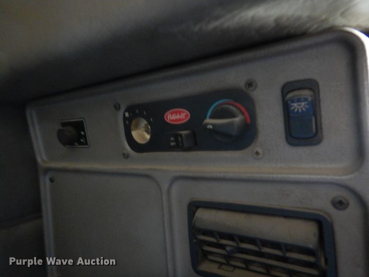 image for item KI9261 2005 Peterbilt 379  semi truck