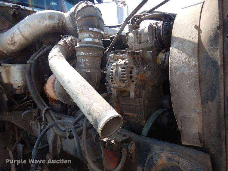 image for item KI9261 2005 Peterbilt 379  semi truck