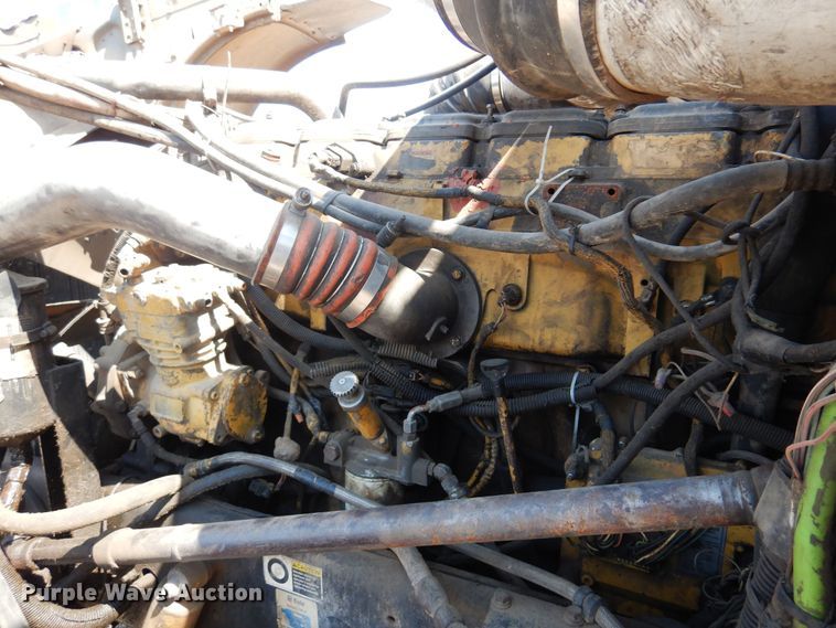 image for item KI9261 2005 Peterbilt 379  semi truck