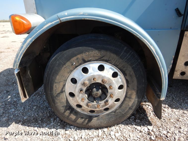 image for item KI9261 2005 Peterbilt 379  semi truck