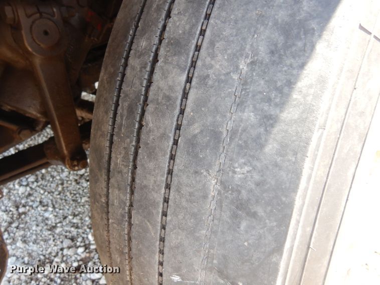 image for item KI9261 2005 Peterbilt 379  semi truck