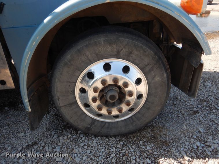 image for item KI9261 2005 Peterbilt 379  semi truck