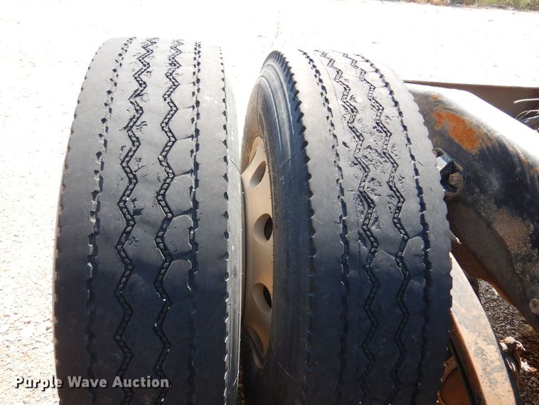 image for item KI9261 2005 Peterbilt 379  semi truck