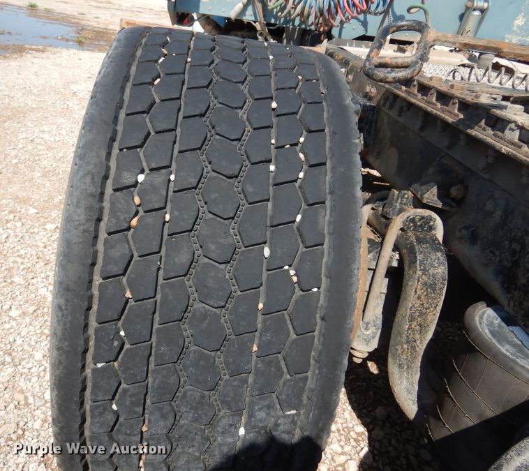 image for item KI9261 2005 Peterbilt 379  semi truck