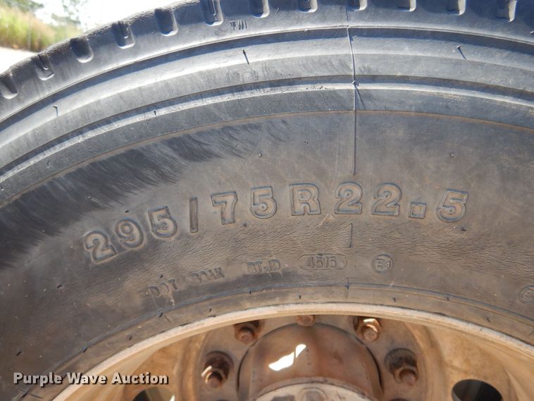 image for item KI9261 2005 Peterbilt 379  semi truck