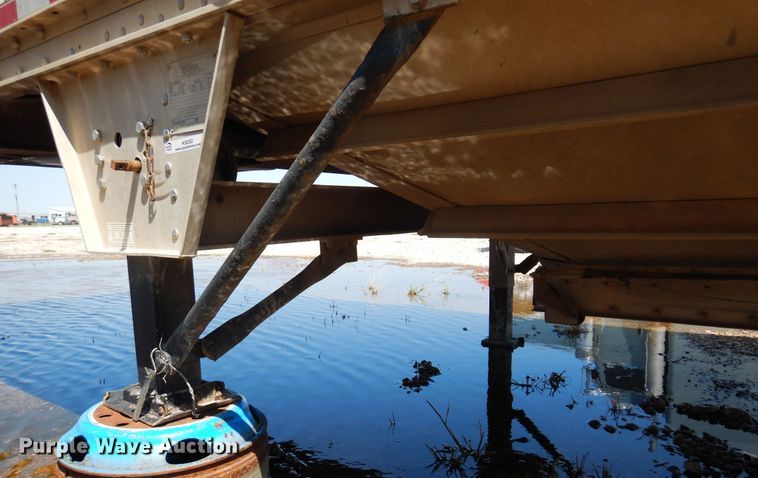 image for item KI9262 2009 Wilson DWH 550  grain trailer