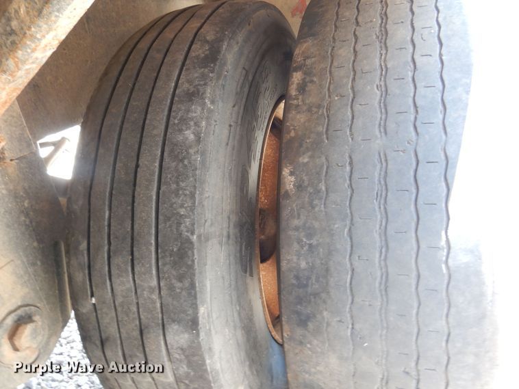 image for item KI9262 2009 Wilson DWH 550  grain trailer